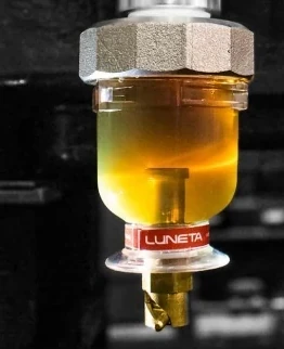 Luneta BS&W bowl under a hex adapter, holding clear amber oil with no settled layer showing